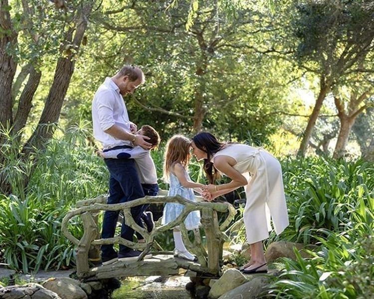 İstenmeyen gelin Meghan Marklea İngiltere yolu göründü