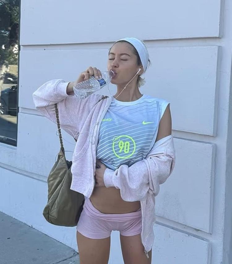 Iris Law’dan cesur paylaşım Kimse için giyinmiyorum