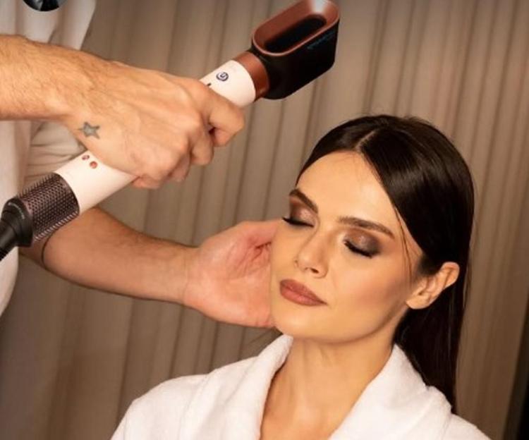 Uzak Şehirin Alyası Sinem Ünsala ödül Şıklığıyla damga vurdu