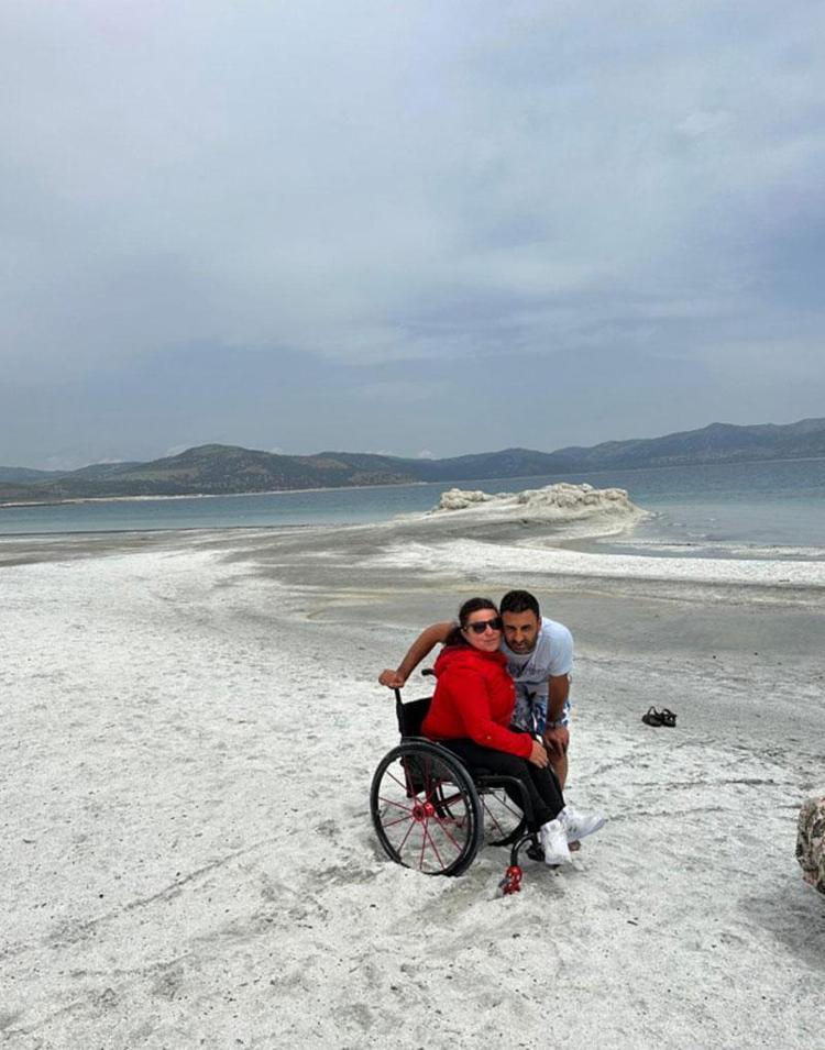 Beyaz bastonla 60 ülke gezdi: Teknoloji kullanmayı öğrenince gezgin oldum