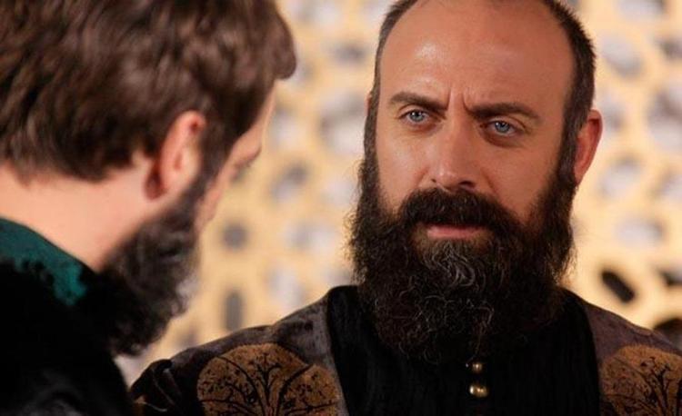 Halit Ergenç Londra’da börekçi açtığı iddiasıyla sosyal medyanın diline düştü Yeniçeriler tepsi kaldırır artık