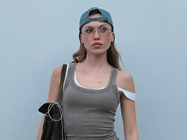 Ödül törenine damga vurdu Duygu Özaslandan siyah transparan tarz