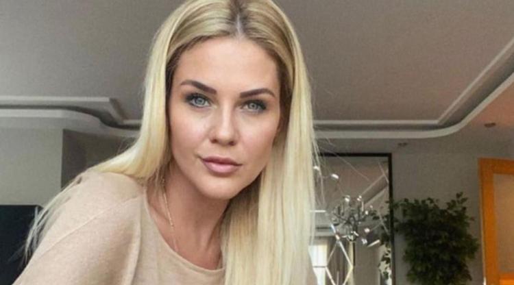 Emine Ün ve kızı davette Benzerlikleri şaşkına çevirdi