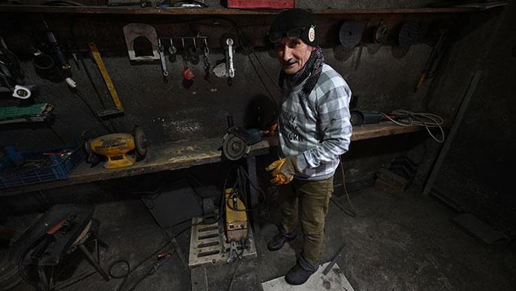 63 yaşındaki adam 35 yıldır bu mesleği yapıyor Elleriyle üretip depremden etkilenen illere gönderdi