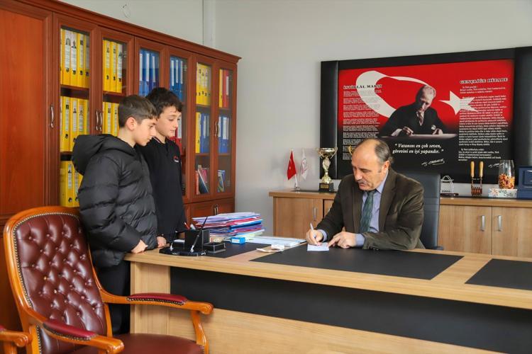 Bu okulda hiçbir şey kaybolmuyor Gümüşhaneli öğrencilerden dürüstlük dersi