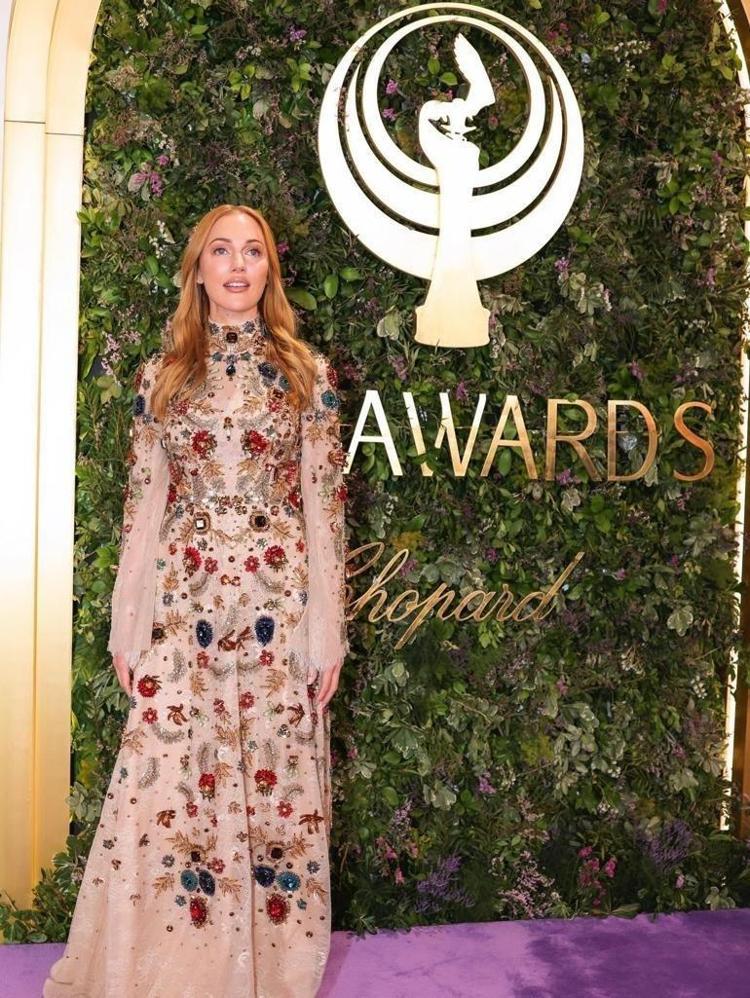 Meryem Uzerli Joy Awards 2026’da Göz Kamaştırdı Hazal Kaya bile kayıtsız kalamadı
