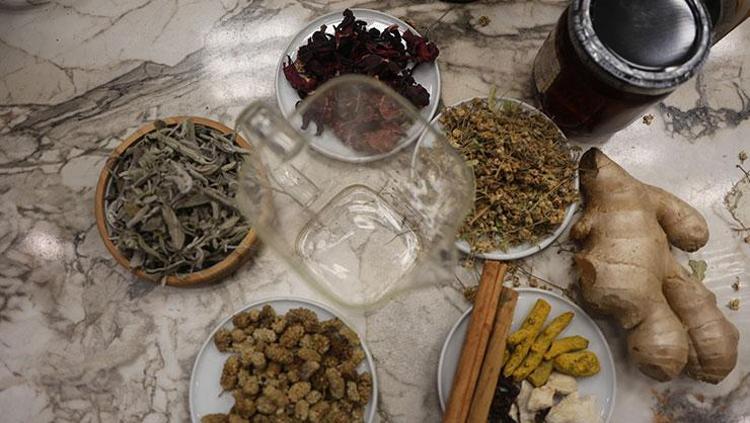 Geçmeyen öksürüğe pekmezli formül Doğal antibiyotik etkisi gösteriyor