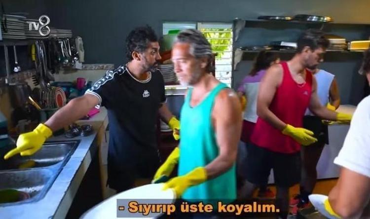 HERKES MERAKLA BEKLİYOR