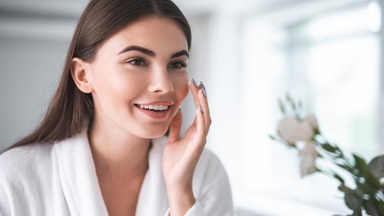 Cildinizi içten ışıl ışıl parlatıyor E vitamini zengini, pul pul dökülmeyi engelleyip kolajen depoluyor