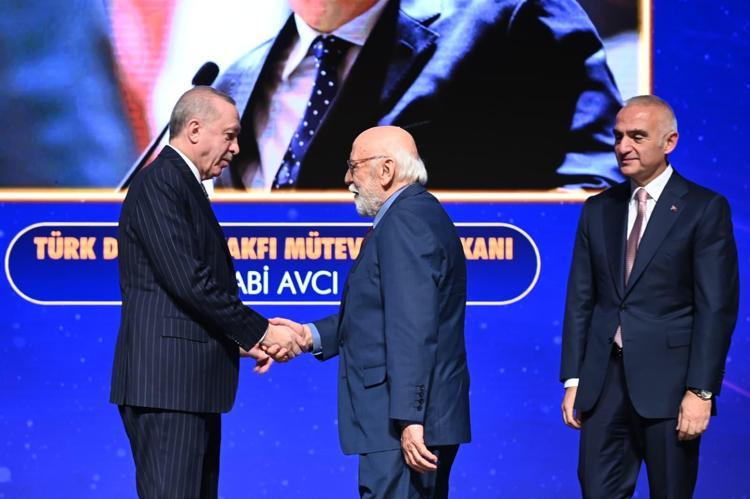 Yaşayan İnsan Hazineleri ve Özel Ödüller sahiplerini buldu Bakan Ersoy: Bu milletin bağrından daha nice insan hazineleri çıkacak