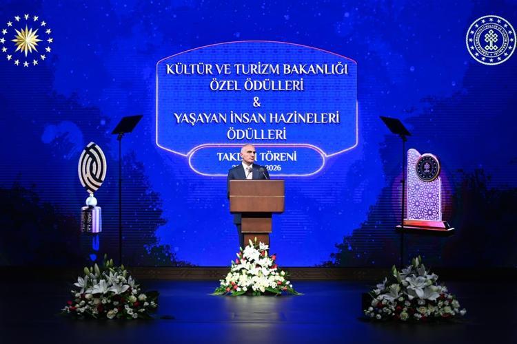 Yaşayan İnsan Hazineleri ve Özel Ödüller sahiplerini buldu Bakan Ersoy: Bu milletin bağrından daha nice insan hazineleri çıkacak