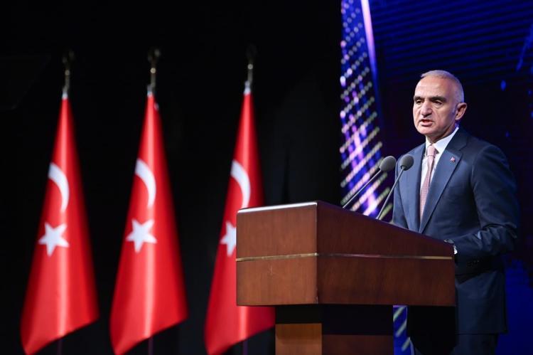 Yaşayan İnsan Hazineleri ve Özel Ödüller sahiplerini buldu Bakan Ersoy: Bu milletin bağrından daha nice insan hazineleri çıkacak