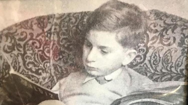 Ömrünün 72 yılını tiyatroya veren Haldun Dormenin hayat hikayesi Futbol oynarken sakatlanınca sahneyi seçti