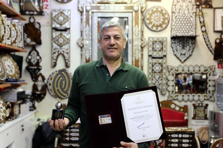 USTASI ÖLÜNCE KENDİ ATÖLYESİNİ KURDU