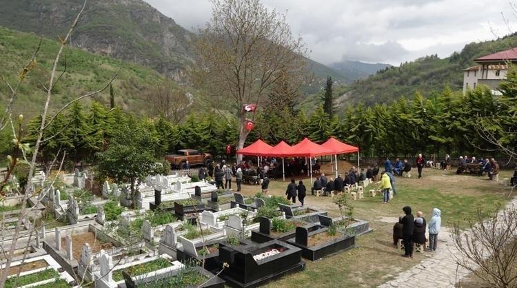 BEN RUHUMU O MEKANDA TERBİYE ETTİM