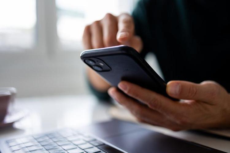 Çekmecenizdeki eski telefonlar meğer birer mücevhermiş Bilim dünyası çöpten 22 ayar saf altın elde etmeyi başardı