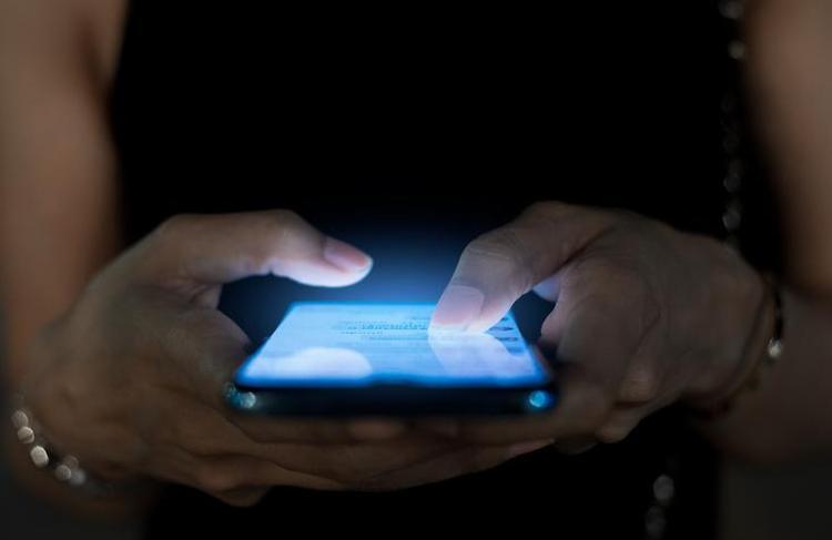 Çekmecenizdeki eski telefonlar meğer birer mücevhermiş Bilim dünyası çöpten 22 ayar saf altın elde etmeyi başardı