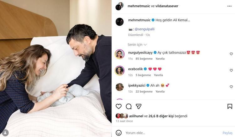 Taze anne Vildan Atasever ve Mehmet Erdemden aile pozu