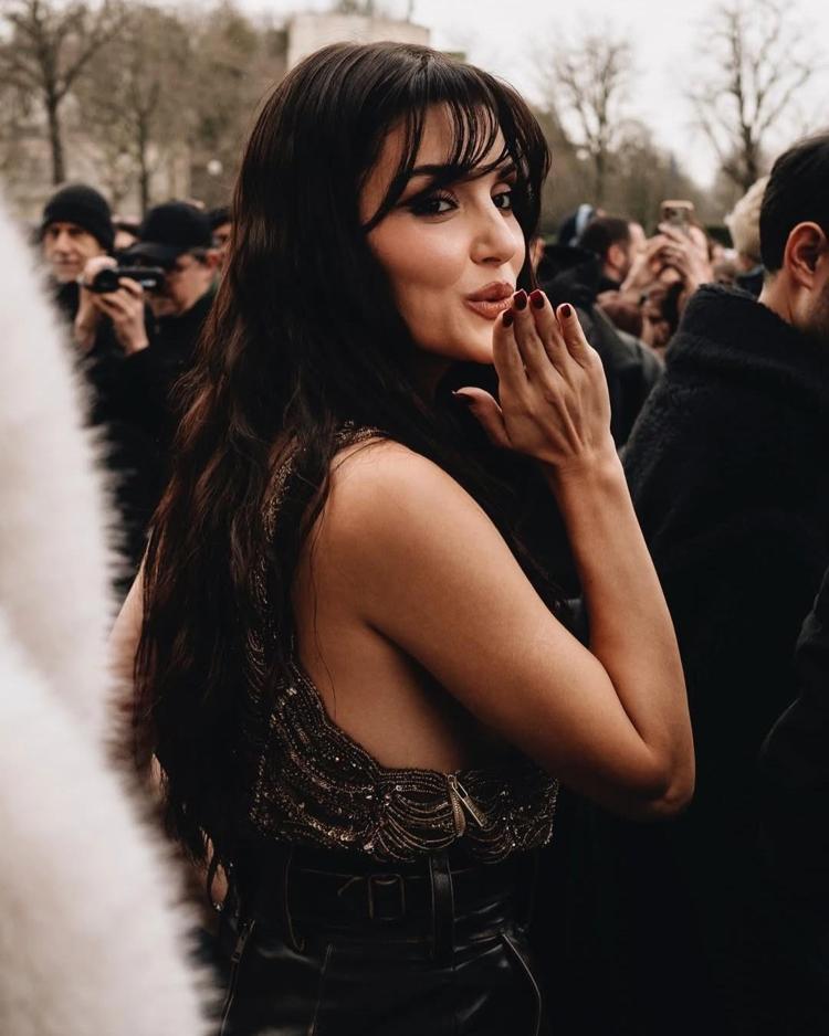 Hande Erçelin Paris Moda Haftası’nda giydiği çizmeler olay oldu