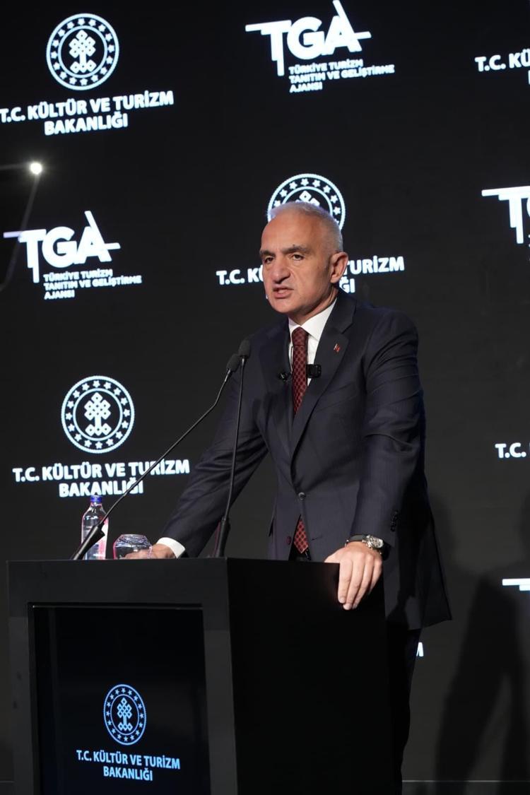 TURİZM GELİRİ 65,2 MİLYAR DOLARA ÇIKTI
