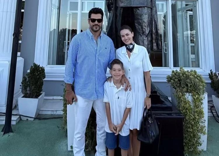 Fahriye Evcenin yeni tatil rotası Beyazlar içinde poz verdi