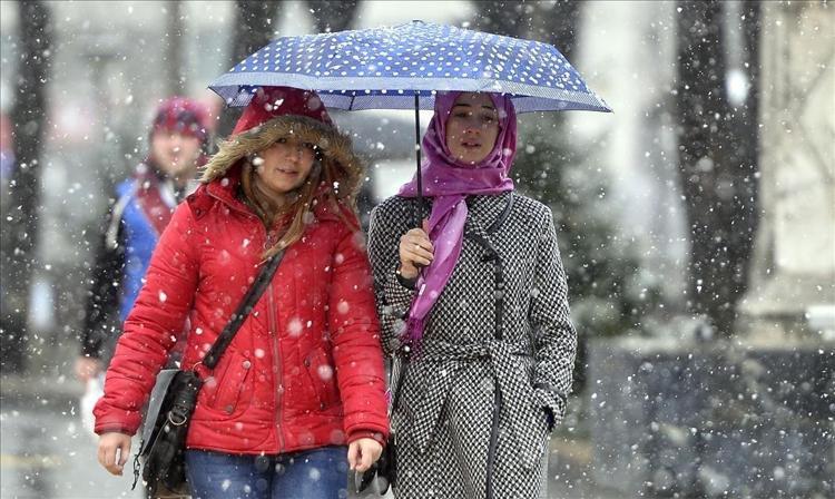 AKOM ve valilikten peş peşe uyarı İstanbul’a kar geliyor: Tatil uzayacak mı