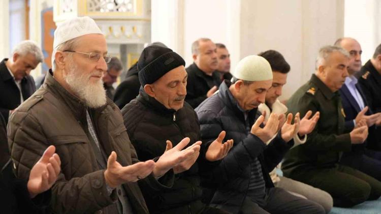 100 Rekat Berat Gecesi Namazı Kılınışı - Berat Kandilinde 100 rekat namaz nasıl kılınır, nasıl niyet getirilir Diyanete göre 100 rekat namazın fazileti ve sevabı