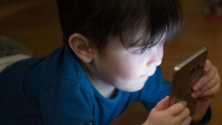 15 yaşından küçük çocuklar sosyal paylaşım sitelerine giremeyecek Aileleri izin verse dahi