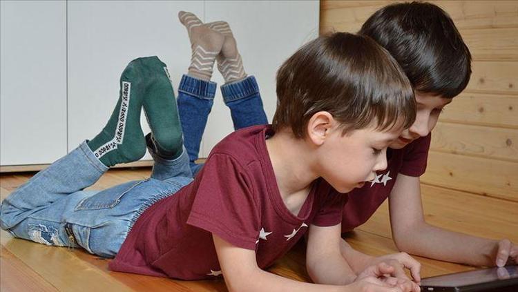 15 yaşından küçük çocuklar sosyal paylaşım sitelerine giremeyecek Aileleri izin verse dahi