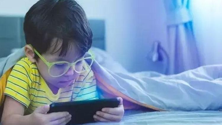 15 yaşından küçük çocuklar sosyal paylaşım sitelerine giremeyecek Aileleri izin verse dahi