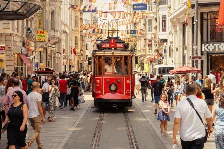 Türkiyeye en çok ziyaretçi gönderen ülkeler açıklandı Ruslar zirvede, Almanlar ve İngilizler ilk üçte