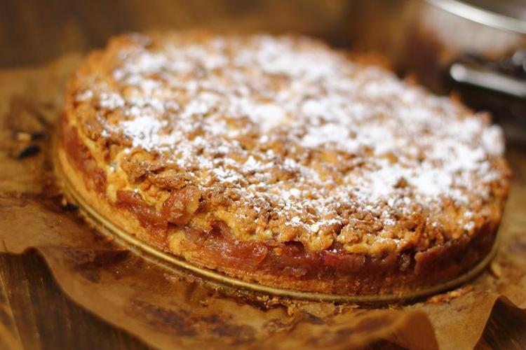 Hamur yoğurma derdine son veren elmalı crumble tarifi Ağızda dağılıyor, yapması da çok basit