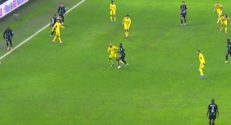 KOCAELİSPORUN KIRMIZI KART BEKLEDİĞİ POZİSYON