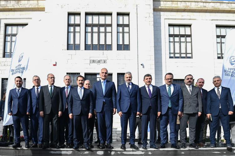 VAKIF ESERLERİNİN TAMAMI ASLINA UYGUN ŞEKİLDE AYAĞA KALDIRILIYOR