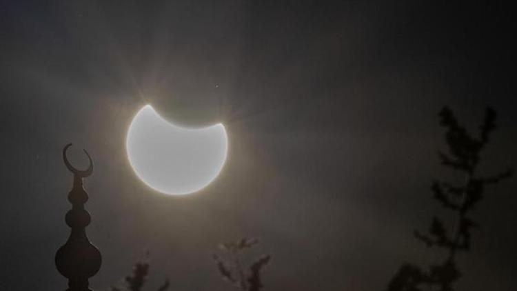 GÜNEŞ TUTULMASI NE ZAMAN VE SAAT KAÇTA BAŞLAYACAK