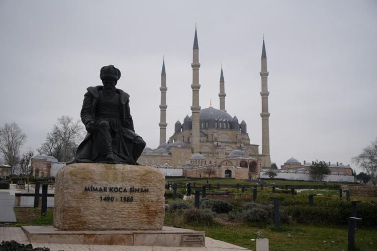 Restorasyonu tartışma yaratmıştı Selimiye Camiinin kubbe yazıları ilk kez görüntülendi