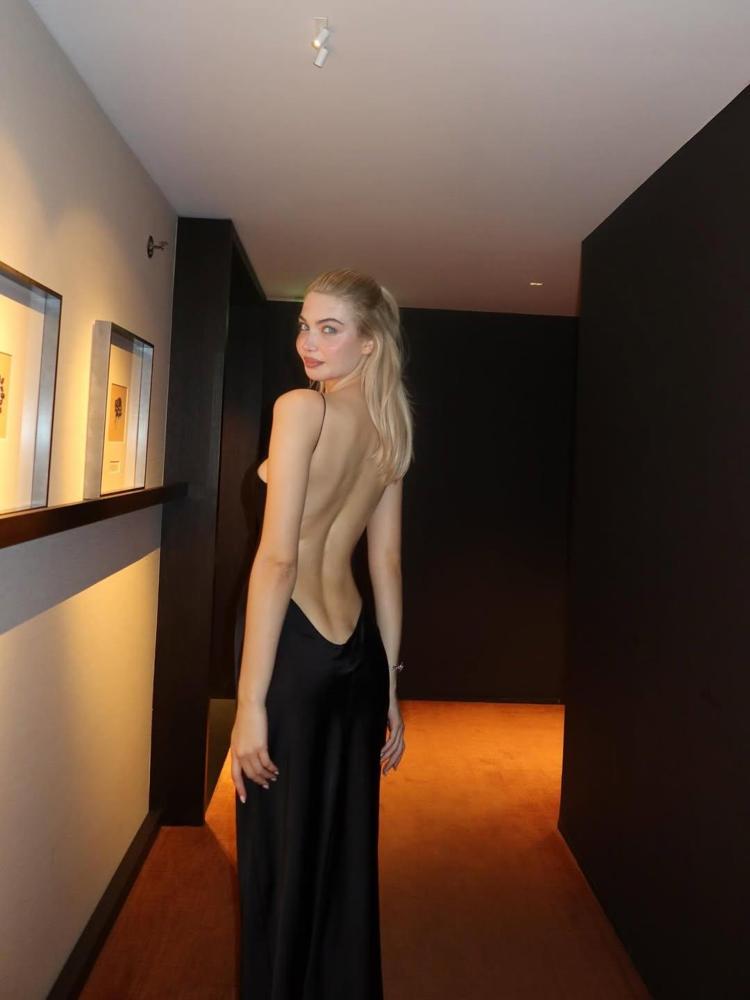 Ulaş Tuna Astepe ile görüntülenen İrem Haznedardan cesur pozlar