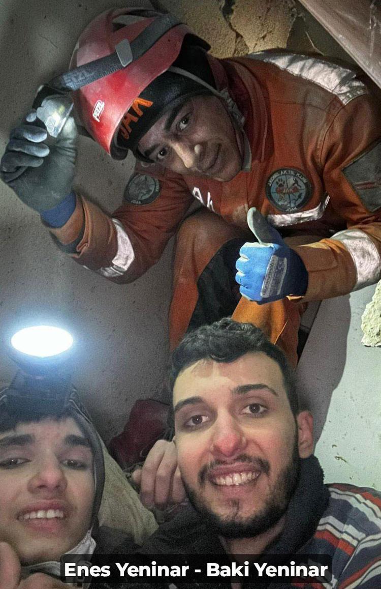 PROTEİN TOZUYLA HAYATA TUTUNAN İKİ KARDEŞ