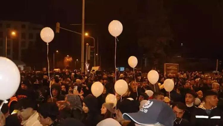 Türkiyenin en karanlık gecesi 6 Şubat: Felakette hayatını kaybedenler dualarla anıldı