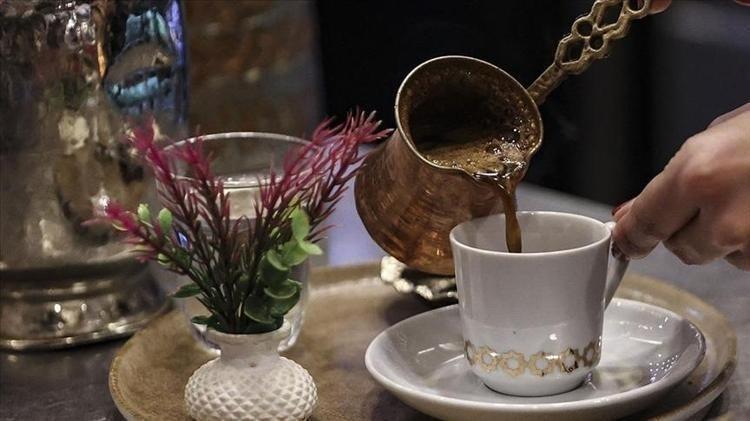 KAHVE YANINDA MADEN SUYU (SODA) İÇMENİN FAYDALARI