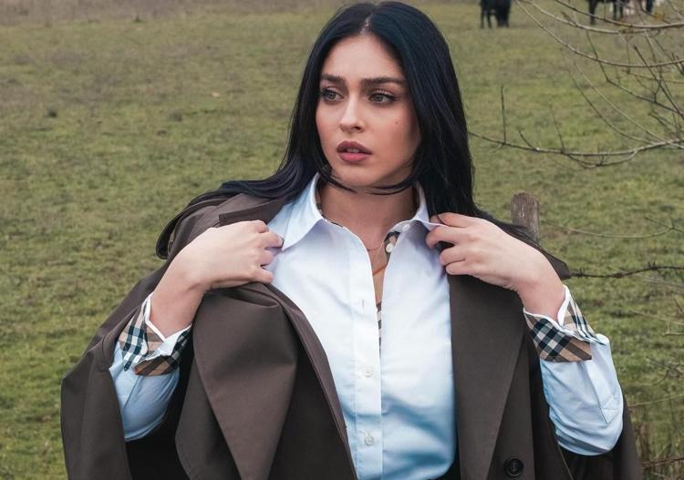 İlişkisi dolu dizgin Cemre Bayselden aşkına sürpriz