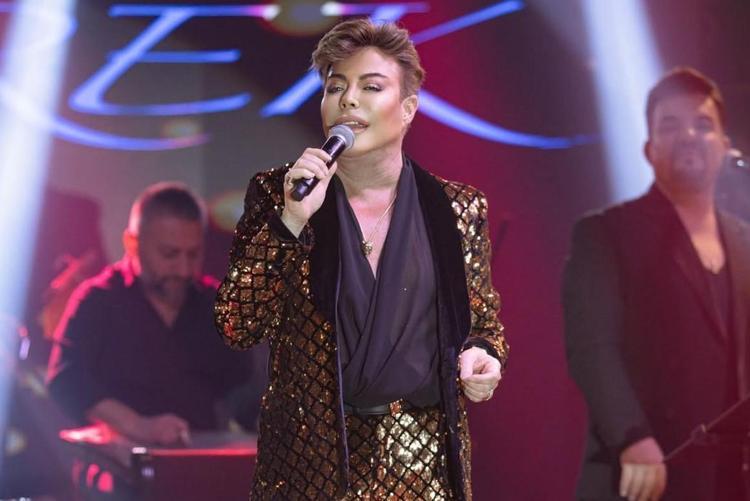 EĞLENDİĞİ ANLARI PAYLAŞMIŞ