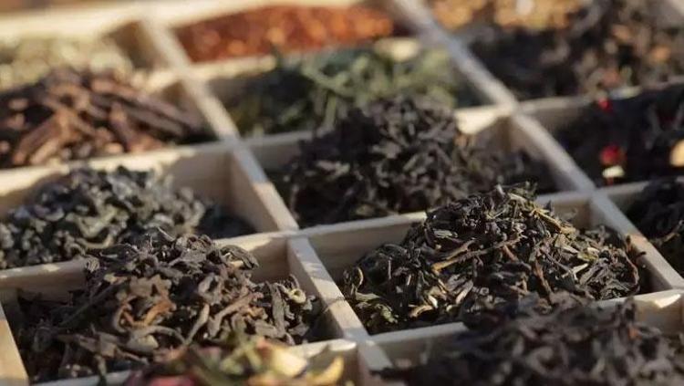 Çay mı yoksa kahve mi daha sağlıklı, sabah rutininizde yapacağınız bu tercih sindirimi değiştiriyor