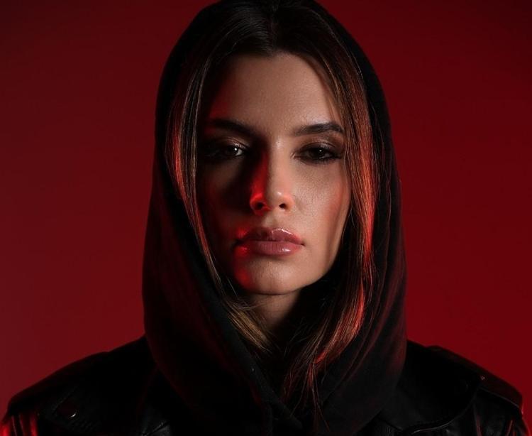 MÜZİK PİYASASINA ADIM ATTI