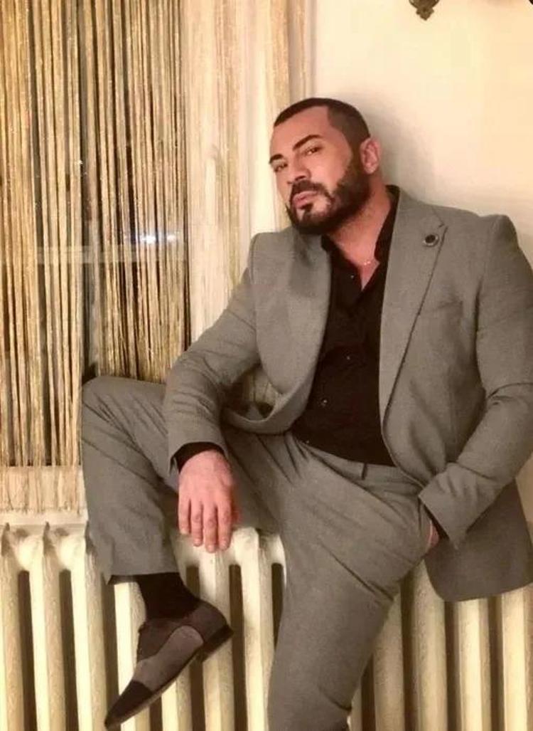 Sokak ortasında şarkı söyleyen Rober Hatemoyu görenler inanamadı