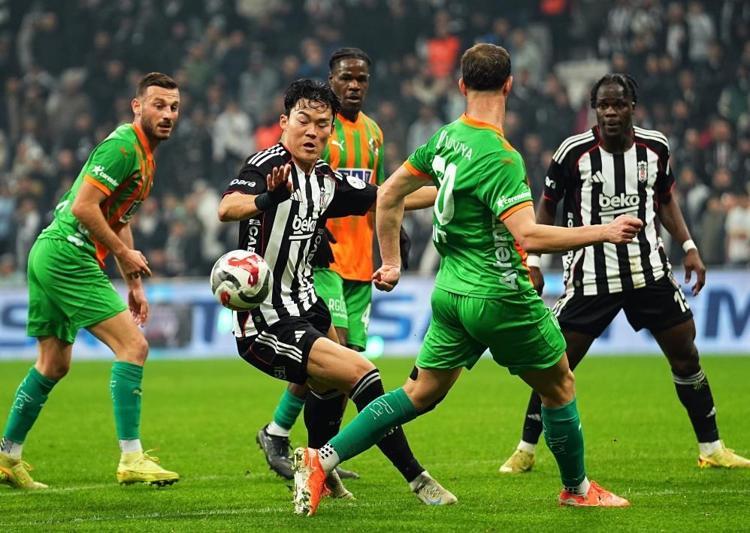 Eski hakemler tartışmalı pozisyonları değerlendirdi Gol kararı sahada verilmeliydi