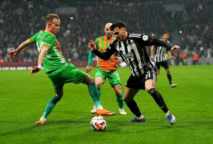 Eski hakemler tartışmalı pozisyonları değerlendirdi Gol kararı sahada verilmeliydi