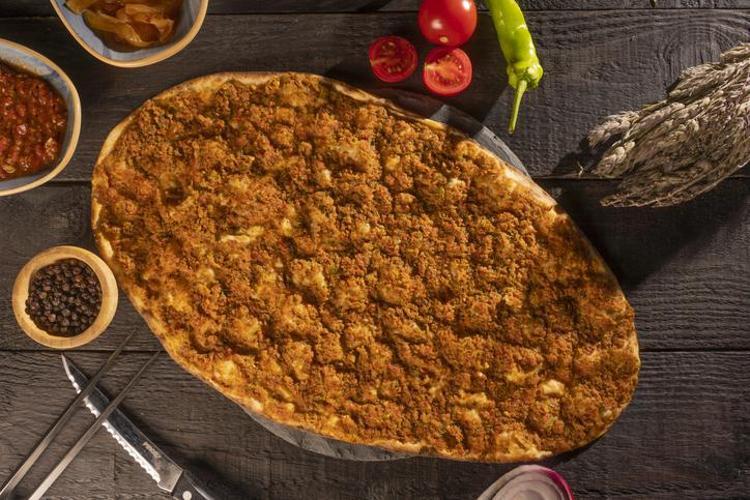 40 yıllık lahmacun ustası sırrını açıkladı Lahmacun soğanlı mı olur, soğansız mı