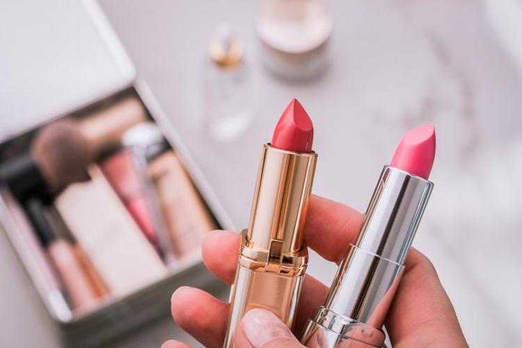 Makyaj malzemelerinin bozulduğunun işareti Asla yüzünüze sürmeyin