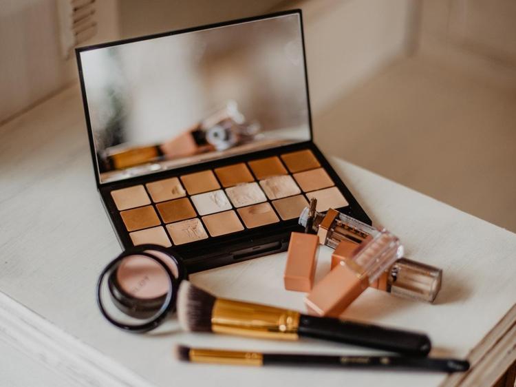 Makyaj malzemelerinin bozulduğunun işareti Asla yüzünüze sürmeyin